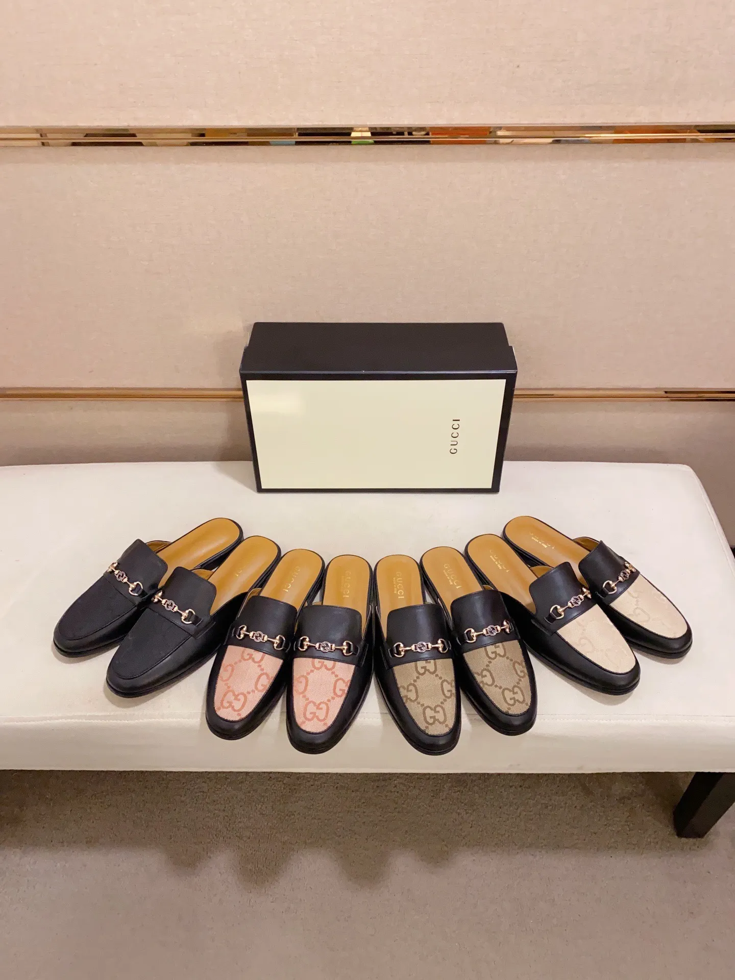 Men's shoes 💰: 380💰 (Gucci). The latest trendy shoes, casual Baotou mops, popular in physical stores, sizes 38-44. New and comfortable, imported custom-made original cowhide, with unique sequin element design. With sheepskin lining, original bottom, high-end packaging and high quality💪Details determine the quality, you can enter and leave the counter at will, welcome to compare!